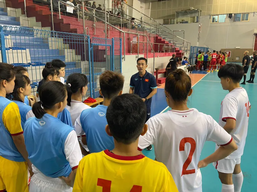 Futsal nữ Việt Nam thắng trận đầu ở Bahrain ảnh 2