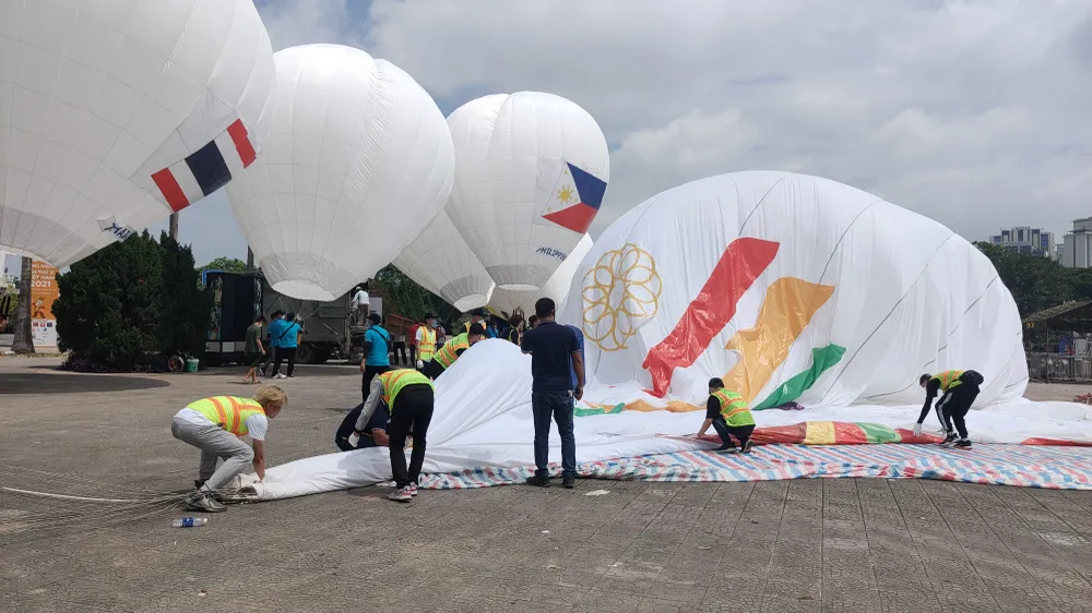 Sao La ‘bay lên trời’, chào 11 quốc gia dự SEA Games 31 ảnh 1