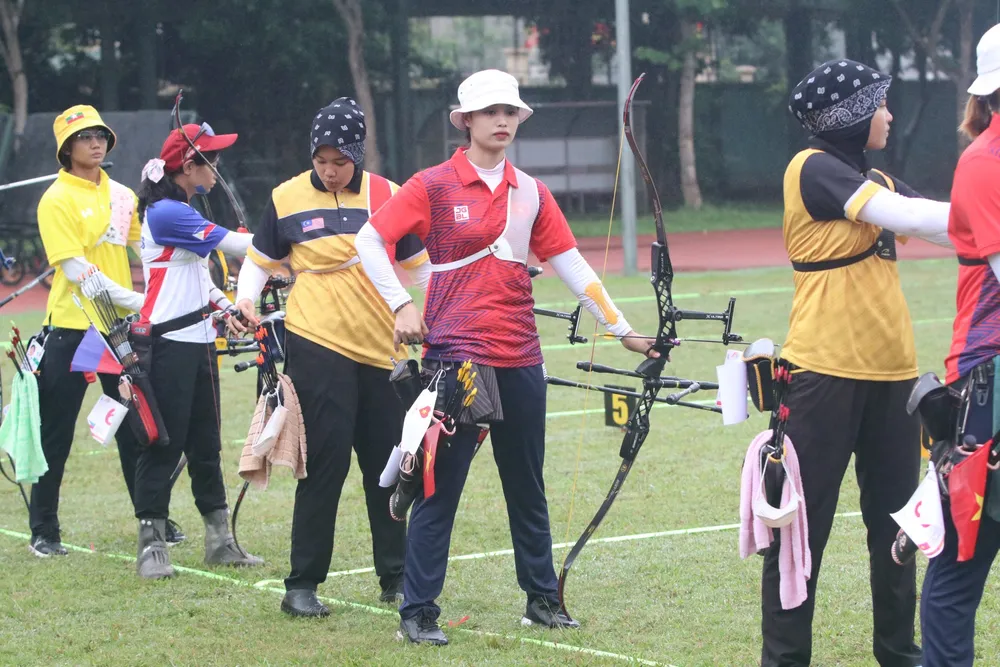 Khán giả ‘đội mưa’ đi xem hoa khôi Ánh Nguyệt thi bắn cung ảnh 5