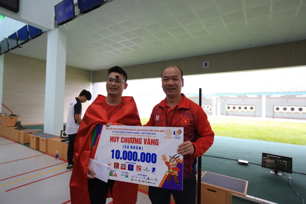 Huyền thoại Hoàng Xuân Vinh ‘mừng ra mặt’ với HC vàng đầu tiên của bắn súng Việt Nam ảnh 8