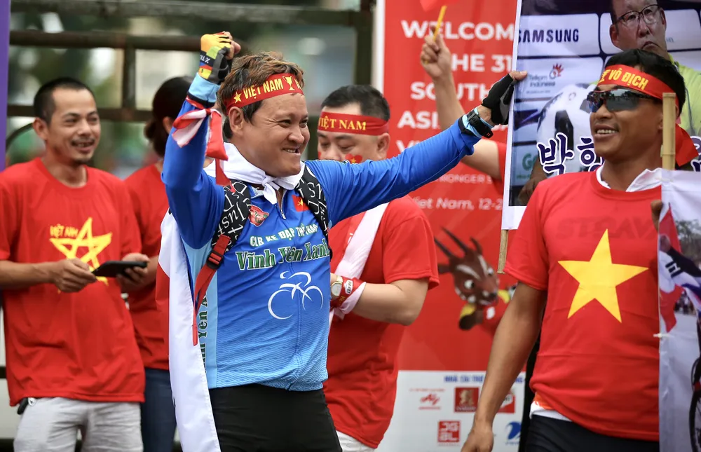 Bầu không khí cuồng nhiệt trước trận U23 Việt Nam - U23 Malaysia ảnh 3