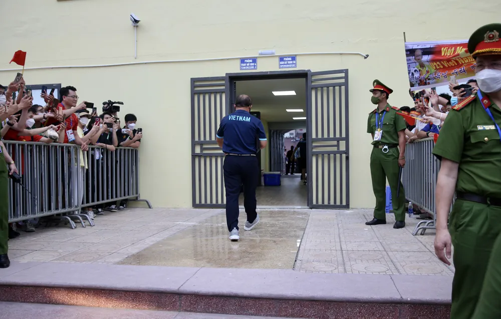 Bầu không khí cuồng nhiệt trước trận U23 Việt Nam - U23 Malaysia ảnh 6