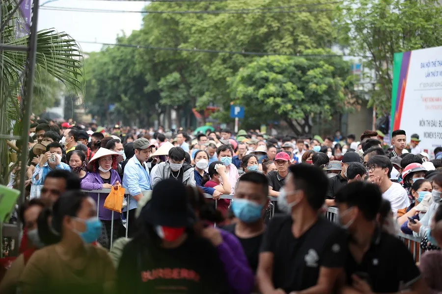 Người hâm mộ háo hức nhận vé xem Việt Nam đá chung kết ảnh 7