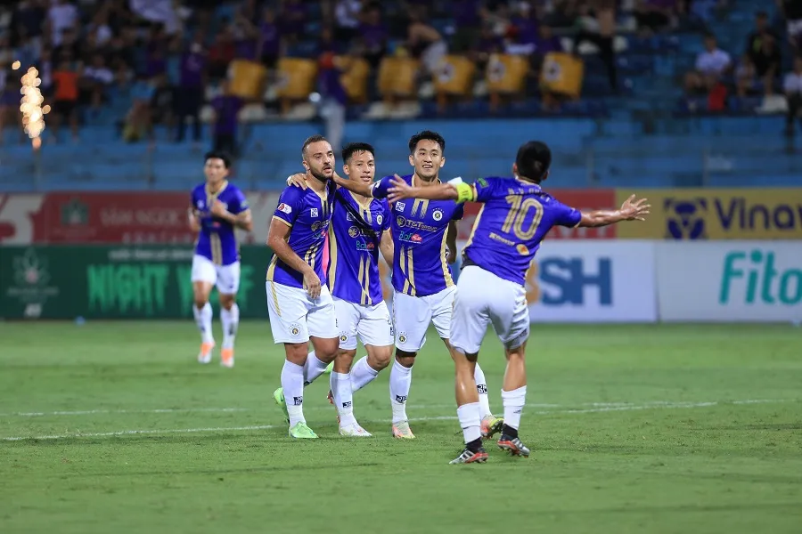 Hà Nội FC bám sát đội đầu bảng Hải Phòng. ẢNH: MINH HOÀNG