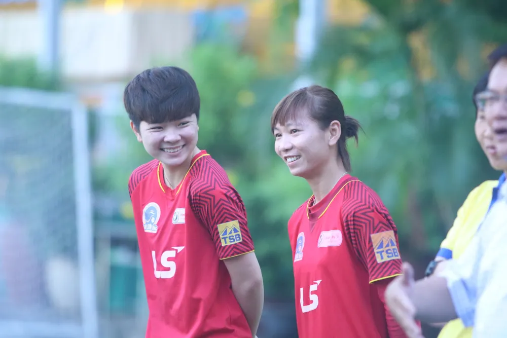 Dàn tuyển thủ ‘tiếp lửa’ ngày hội tuyển sinh bóng đá nữ TPHCM ảnh 1