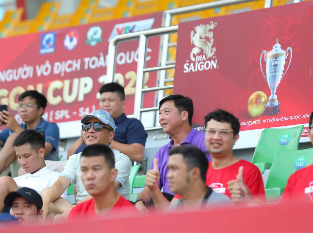 Danh thủ Huỳnh Đức đi xem phủi thư giãn trước trận ‘chung kết ngược’ ảnh 1 Danh thủ Huỳnh Đức đi xem phủi thư giãn trước trận ‘chung kết ngược’ ảnh 1