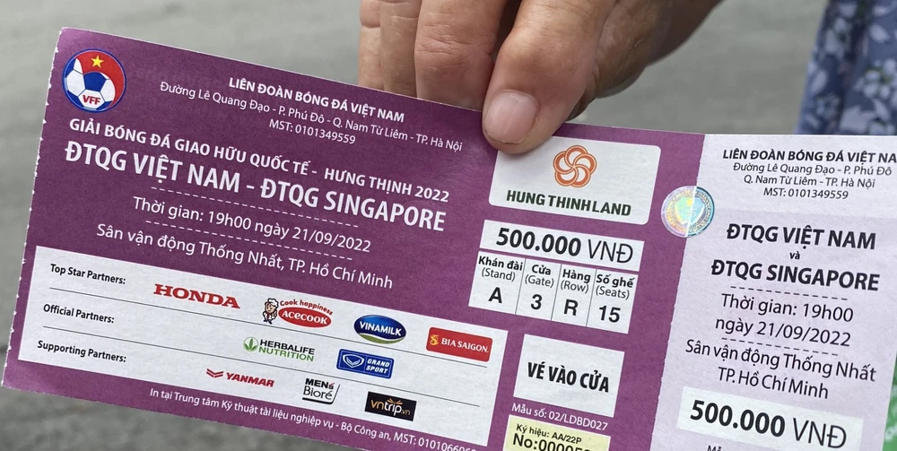 Ế ẩm vé xem trận Việt Nam - Singapore. ẢNH: HỮU THÀNH