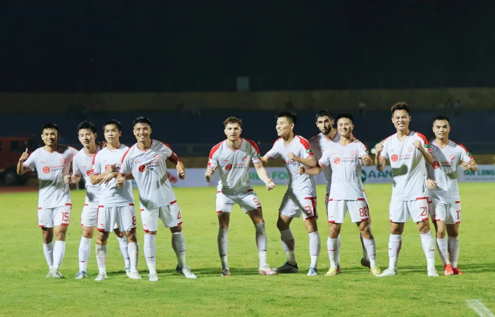 Niềm vui chiến thắng của các cầu thủ Viettel FC. ẢNH: NGỌC HƯNG