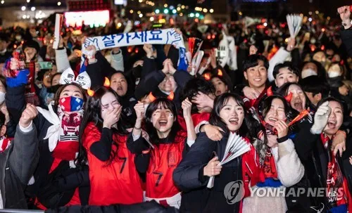 CĐV Hàn Quốc “trắng đêm” khóc cùng Son Heung-min ảnh 2 CĐV Hàn Quốc “trắng đêm” khóc cùng Son Heung-min ảnh 2