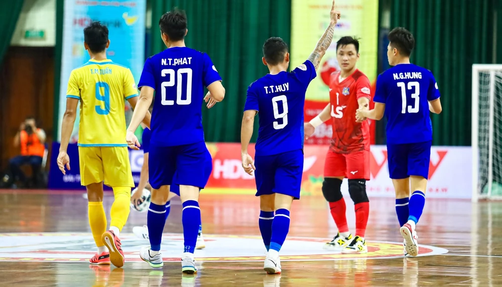 Hồ Văn Ý cùng các cầu thủ futsal TPHCM đặt một chân vào trận chung kết Đại hội Thể thao toàn quốc 2022