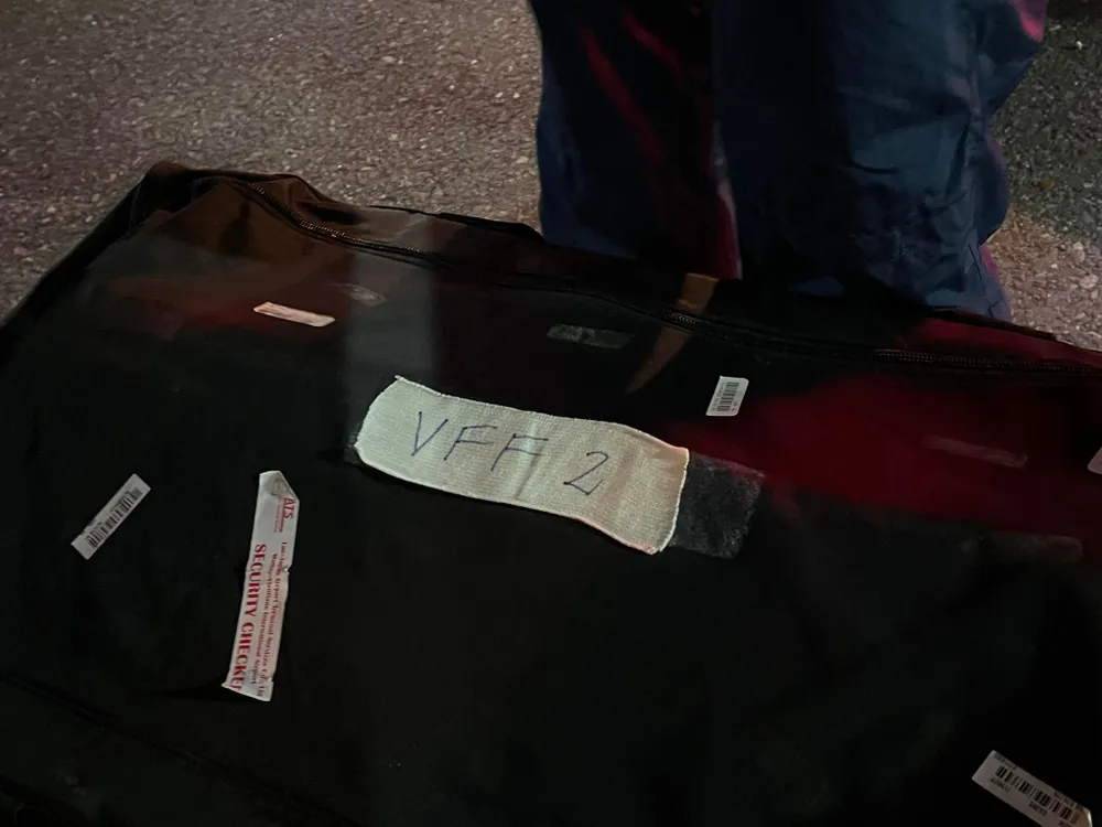 Kiện hàng của đội tuyển Việt Nam có in chữ VFF. ẢNH: HỮU THÀNH Kiện hàng của đội tuyển Việt Nam có in chữ VFF. ẢNH: HỮU THÀNH