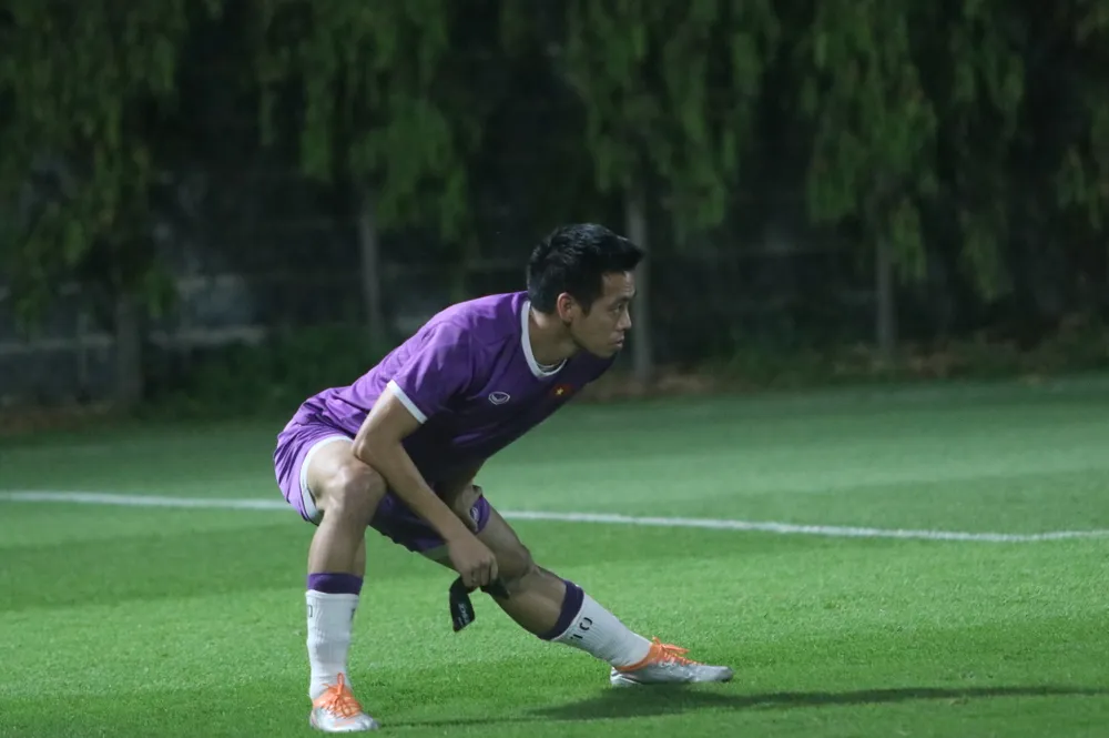 Tiền đạo Nguyễn Văn Quyết khởi động Tiền đạo Nguyễn Văn Quyết khởi động