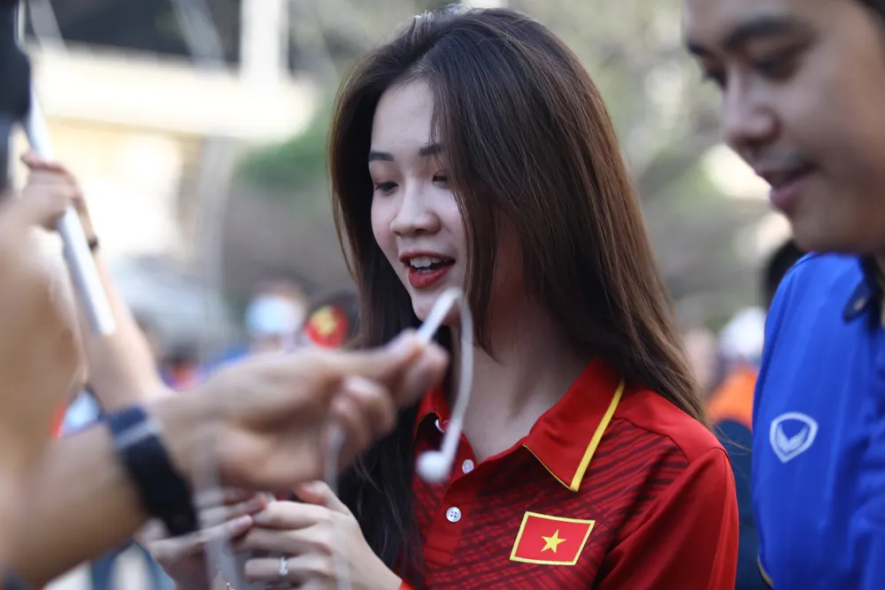 "Bóng hồng" Việt Nam khoe sắc trước trận chung kết lượt về AFF Cup 2022 với chủ nhà Thái Lan