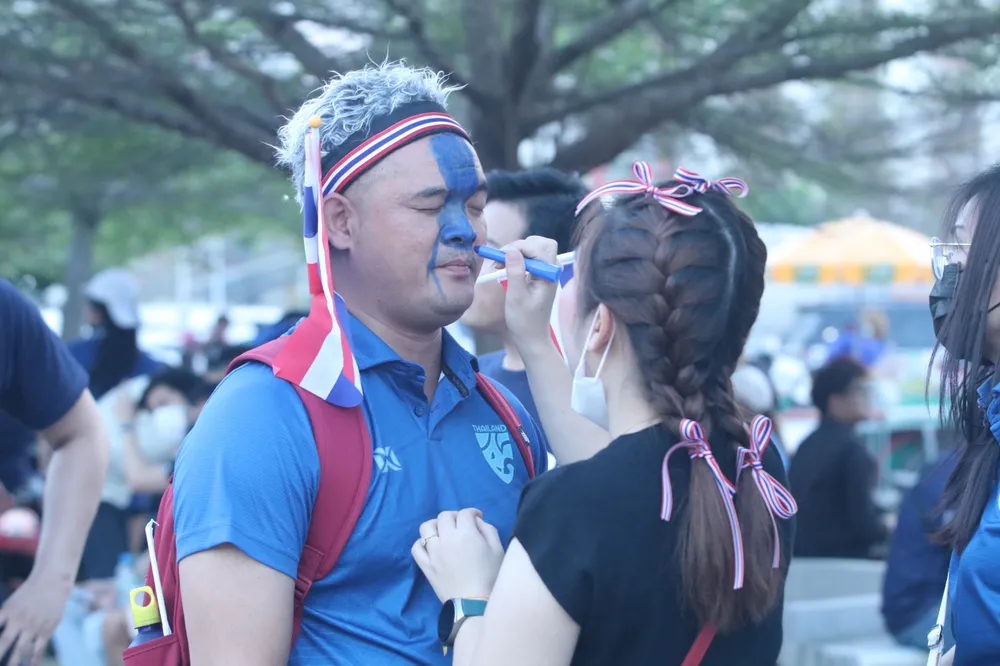 Sắc màu được CĐV đội chủ nhà tạo ra