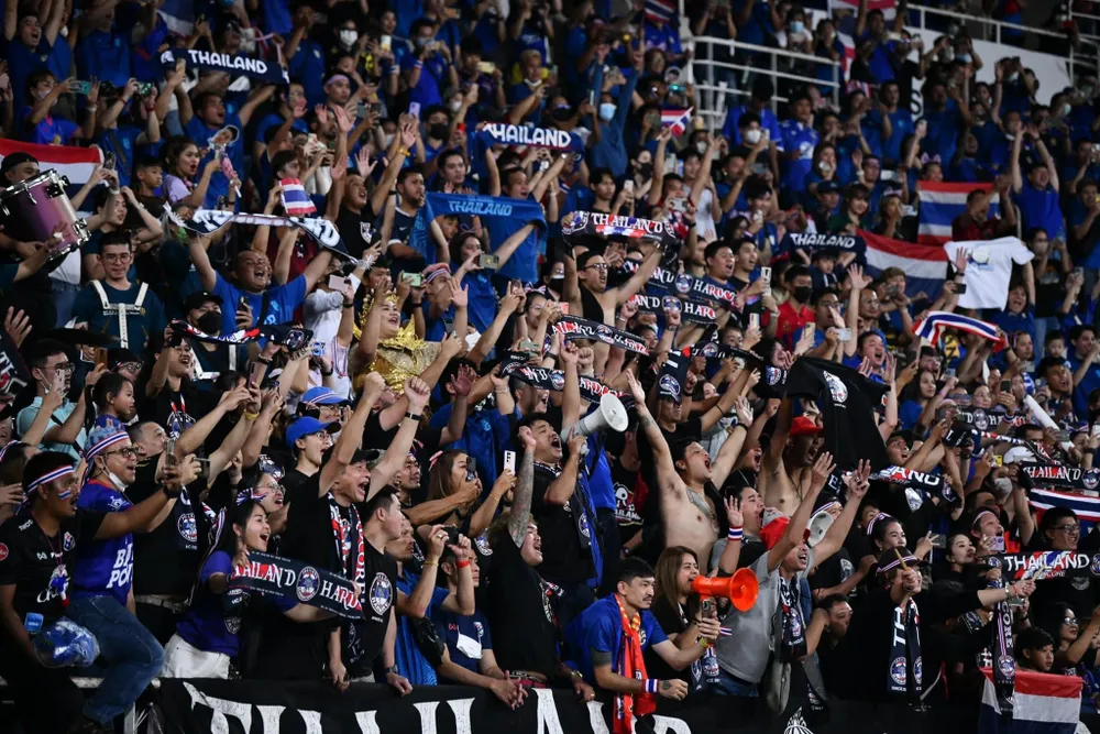 Bầu không khí cuồng nhiệt được CĐV Thái Lan tạo ra trên sân Thammasat