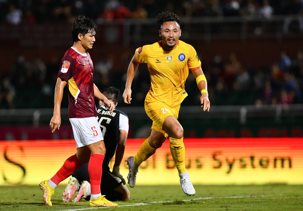 Niềm vui của Ryan Ha khi có bàn thắng đầu tiên cho Khánh Hòa. ẢNH: DŨNG PHƯƠNG