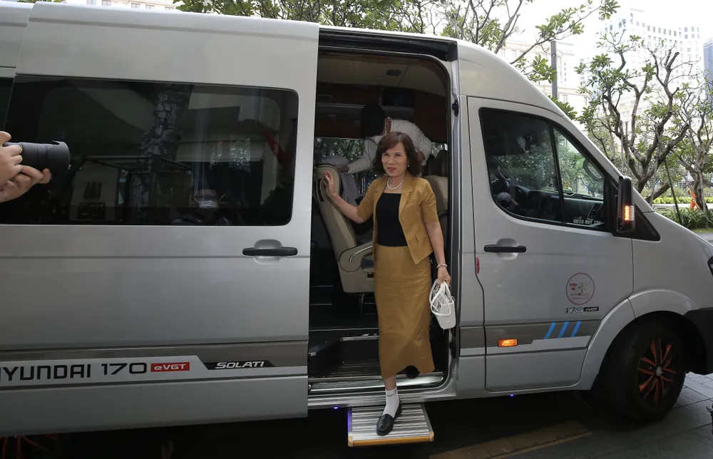 Bà Hoàng Thị Thoa, mẹ của Hoàng Đức và ông xã đi cùng con trai dự gala trao thưởng Bà Hoàng Thị Thoa, mẹ của Hoàng Đức và ông xã đi cùng con trai dự gala trao thưởng