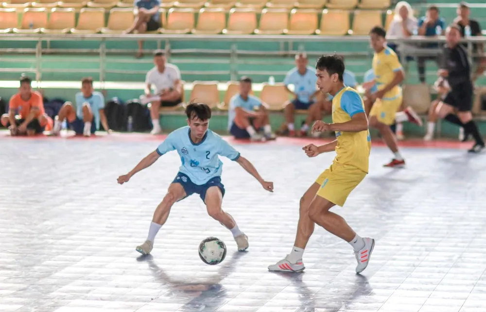 Tân binh Sông Hàn FC (áo vàng) và Khánh Hòa có thể đá không ngoại binh đến hết mùa giải