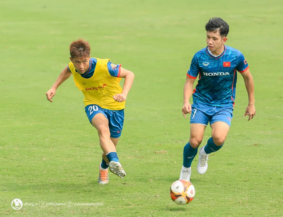 Phan Văn Đức và Nguyễn Phong Hồng Duy ở đội tuyển quốc gia Việt Nam.