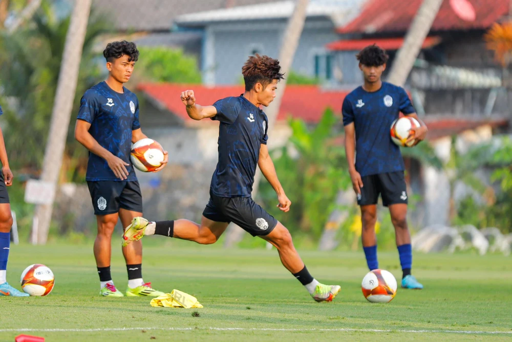 Chủ nhà U23 Campuchia tích cực chuẩn bị cho SEA Games 32. ẢNH: FFC