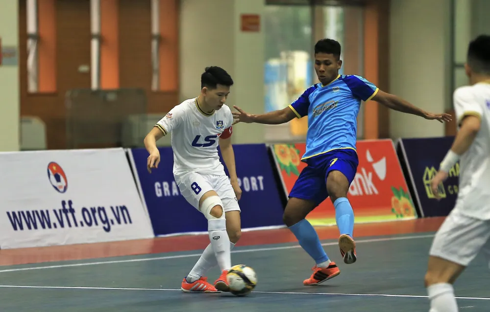 Thái Sơn Bắc và Khánh Hoà đã cống hiến cho khán giả trận cầu mãn nhãn. ẢNH: ANH TRẦN.