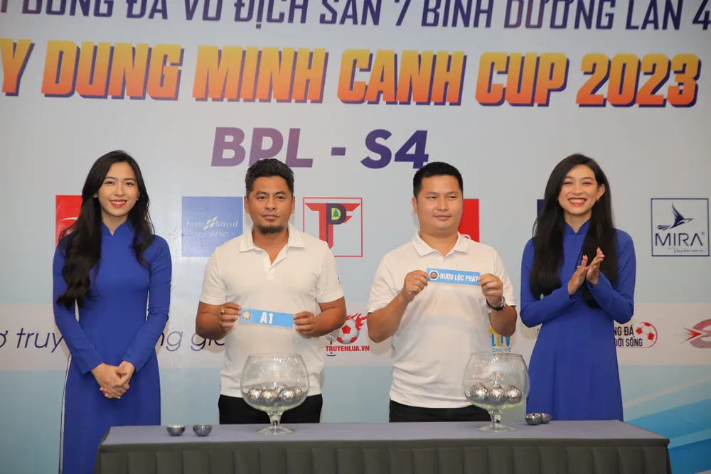 Những lá thăm may rủi sẽ tạo nên những trận cầu hấp dẫn ở vòng bảng. ẢNH: NGUYỄN BẰNG.