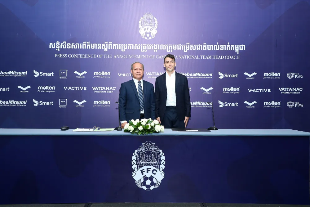 Ông Felix Dalmas dẫn dắt đội tuyển quốc gia và U23 Campuchia trong 4 năm. ẢNH: FFC. Ông Felix Dalmas dẫn dắt đội tuyển quốc gia và U23 Campuchia trong 4 năm. ẢNH: FFC.