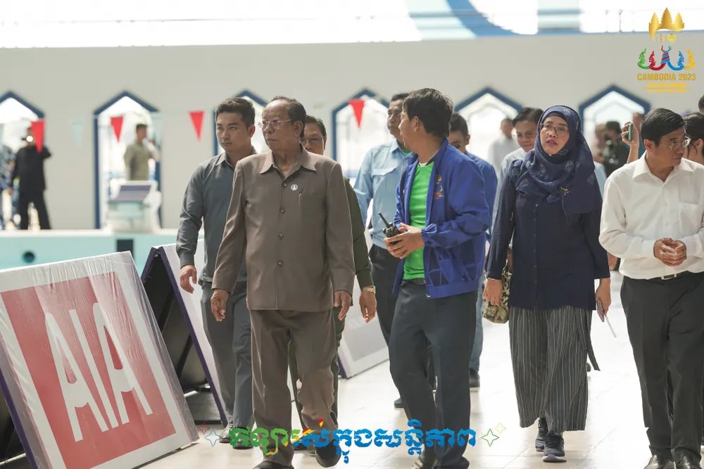 Phó Thủ tướng Chính phủ Campuchia Samdech Pichey đi kiểm tra các địa điểm thi đấu ở SEA Games 32.