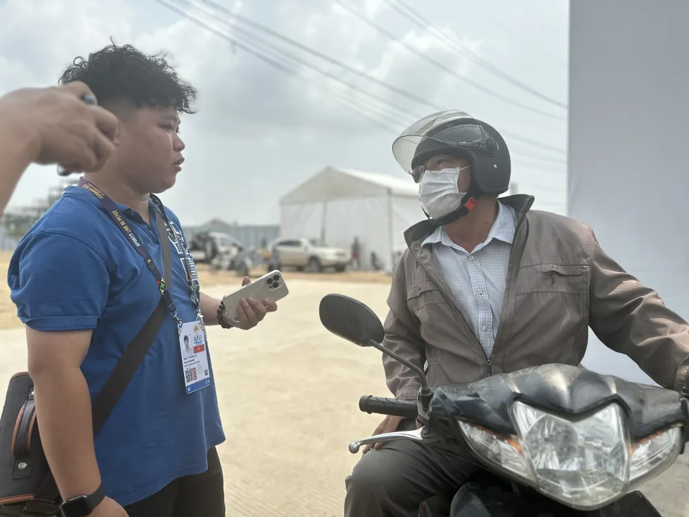 Nhiều CĐV Việt Nam không quản ngại đường xá xa xôi để &quot;săn vé&quot; ủng hộ U22 Việt Nam. ẢNH: TÂM HÀ