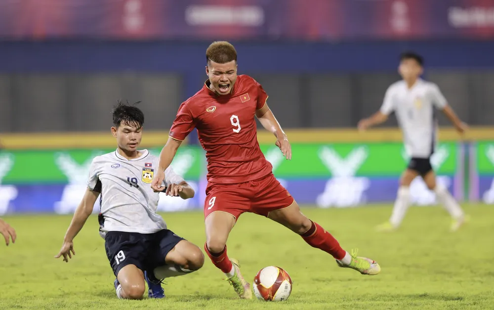 U22 Việt Nam gặp nhiều khó khăn trước U22 Lào. ẢNH: DŨNG PHƯƠNG U22 Việt Nam gặp nhiều khó khăn trước U22 Lào. ẢNH: DŨNG PHƯƠNG