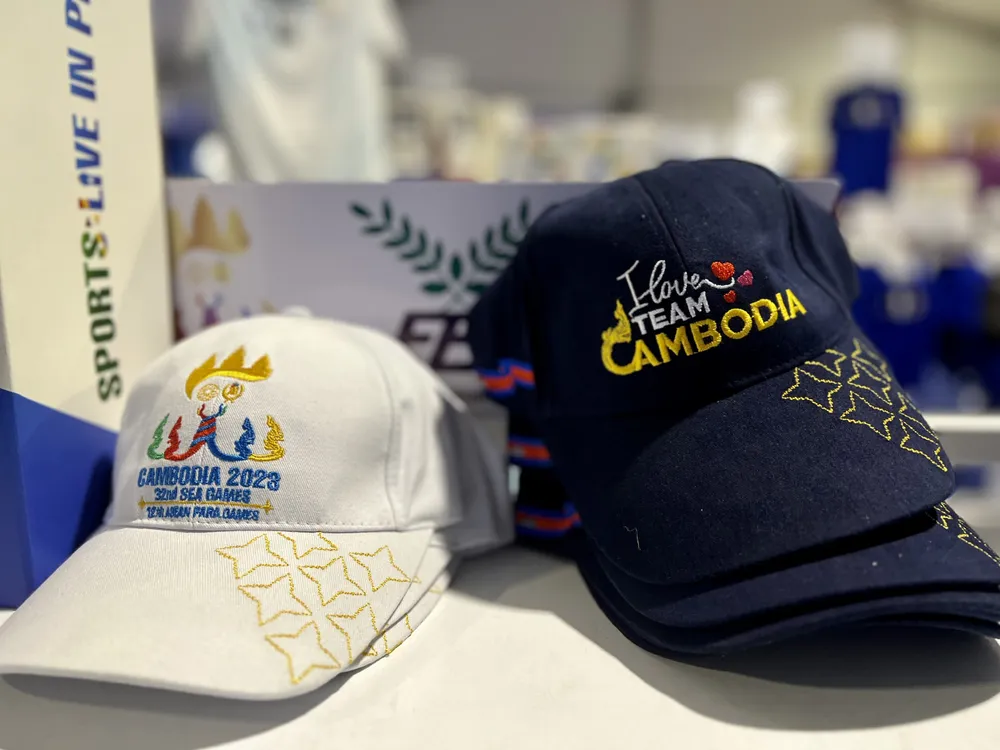 Nón lưu niệm SEA Games 32 được bán giá 10 USD/cái