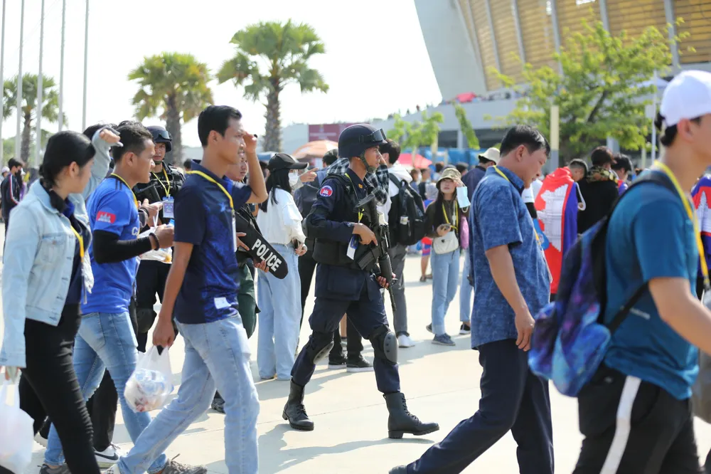 Lực lượng cảnh sát cơ động đảm bảo an ninh cho sự kiện quan trọng bậc nhất của Campuchia trong năm 2023 Lực lượng cảnh sát cơ động đảm bảo an ninh cho sự kiện quan trọng bậc nhất của Campuchia trong năm 2023