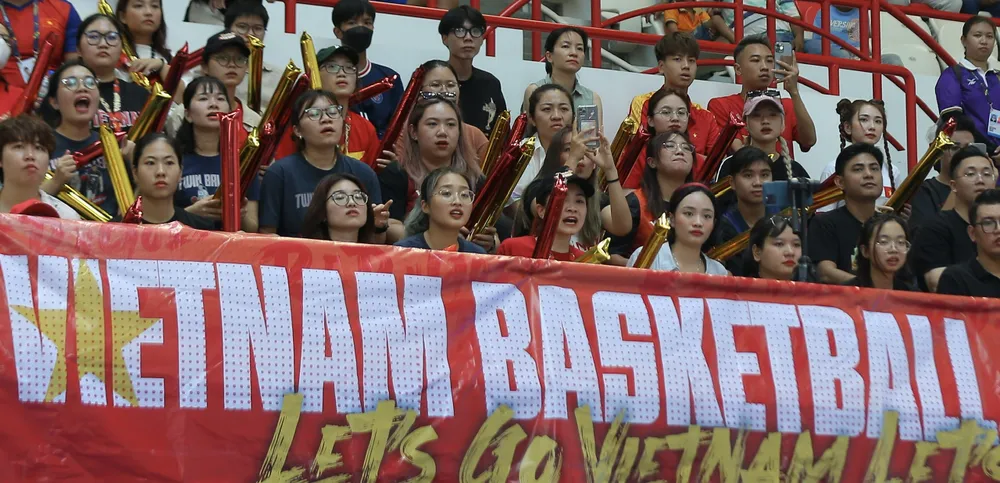 Người hâm mộ bóng rổ Việt Nam sang tận Phnom Penh để tiếp sức cho Huỳnh Thị Ngoan và đồng đội