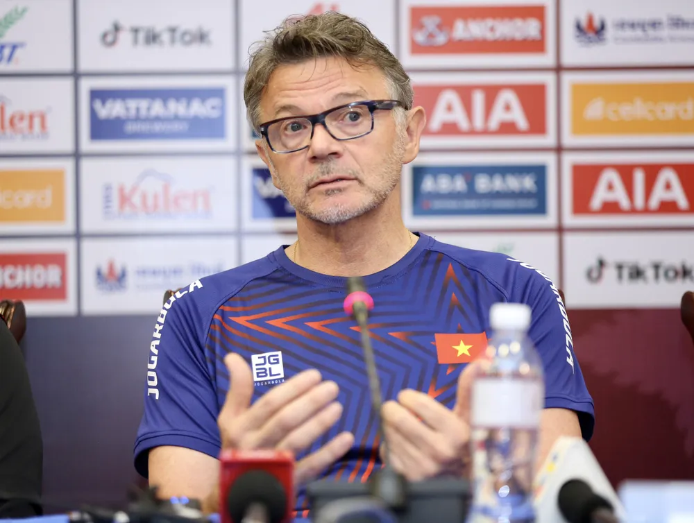 HLV Troussier đánh giá rất cao U22 Indonesia. ẢNH: DŨNG PHƯƠNG