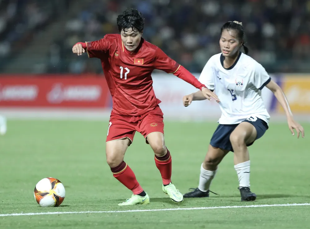 Đội tuyển nữ Việt Nam tái đấu Myanmar ở trận chung kết SEA Games 32. ẢNH: DŨNG PHƯƠNG