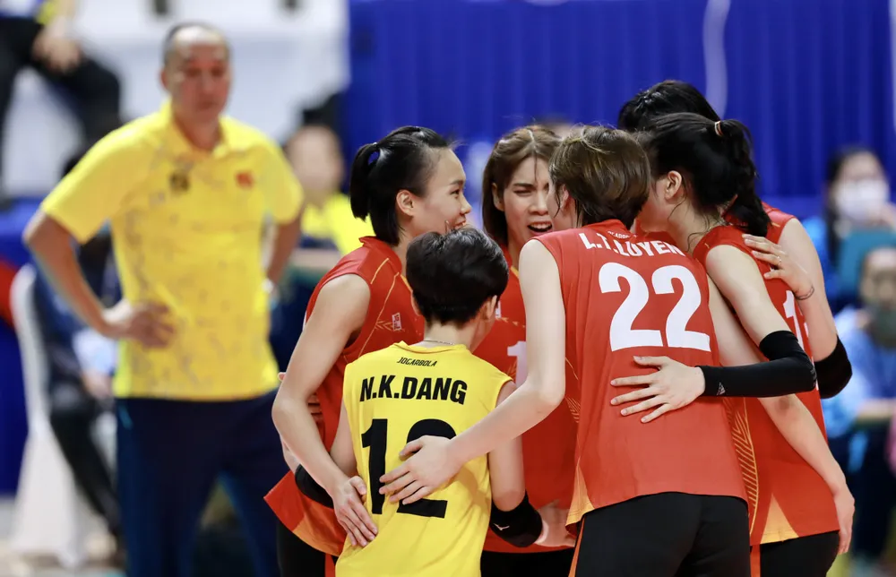 Đội tuyển bóng chuyền nữ Việt Nam giành quyền vào chơi trận chung kết SEA Games 32 gặp Thái Lan. ẢNH: DŨNG PHƯƠNG