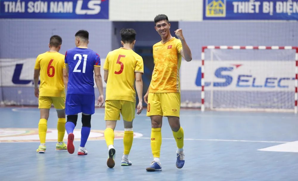Niềm vui của Nguyễn Thịnh Phát sau hơn 1 năm mới ghi bàn trở lại cho đội tuyển futsal Việt Nam. ẢNH: ANH TRẦN