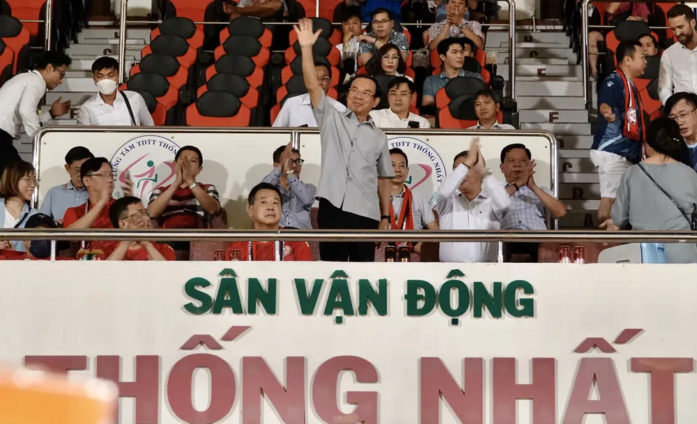 Bí thư Thành ủy TPHCM Nguyễn Văn Nên đến dự khán trận đấu giữa CLB TPHCM và Đà Nẵng thuộc vòng 10 V-League 2023. Bí thư Thành ủy TPHCM Nguyễn Văn Nên đến dự khán trận đấu giữa CLB TPHCM và Đà Nẵng thuộc vòng 10 V-League 2023.