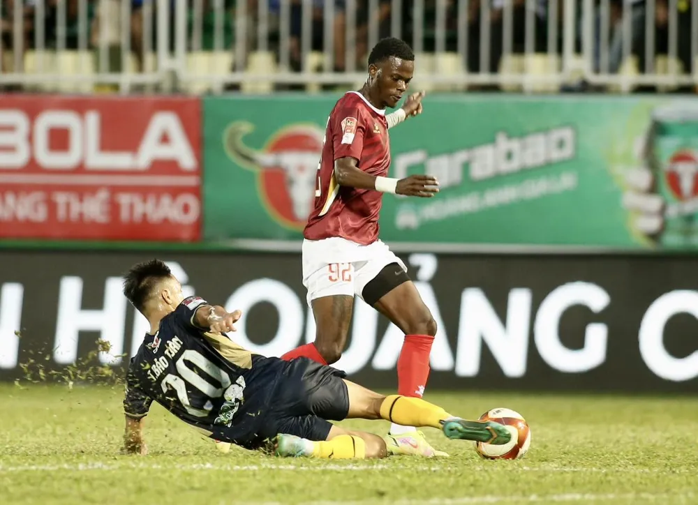 HA.GL đứng trước nguy cơ phải đá nhóm trụ hạng cùng CLB TPHCM.