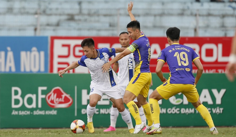 SLNA gây bất ngờ khi đánh bại đội chủ nhà Hà Nội FC. ẢNH: MINH HOÀNG 