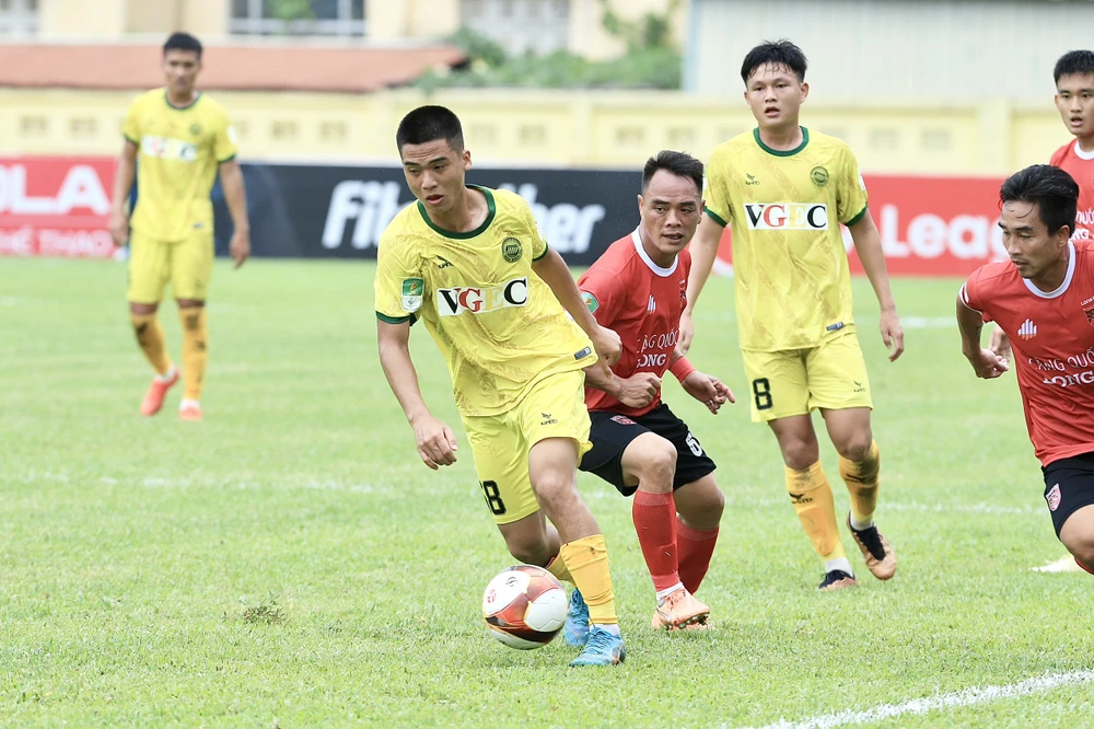 Tân binh Hòa Bình gây ấn tượng với chuỗi 12 trận bất bại liên tiếp ở Giải hạng Nhất quốc gia 2023. ẢNH: MINH HOÀNG