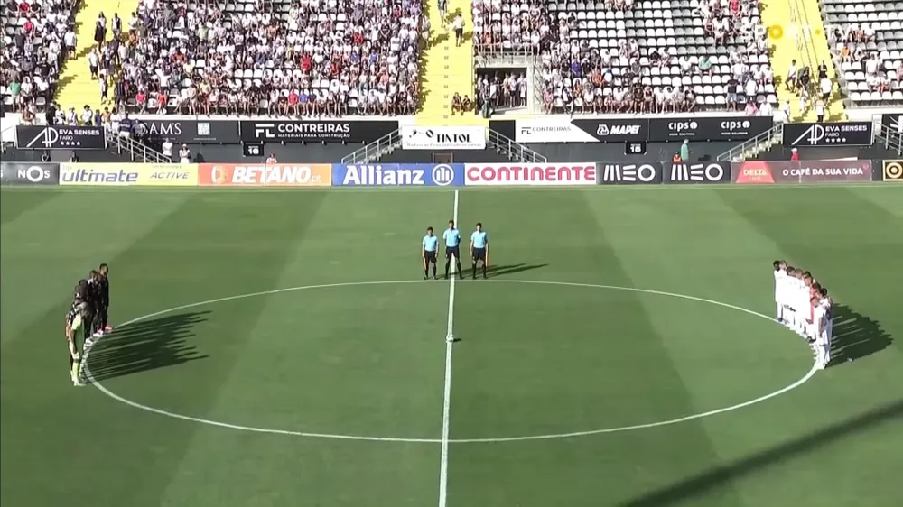 Sporting Clube Farense tổ chức một phút mặc niệm để tưởng nhớ đến cố cầu thủ Paollo Oliveira