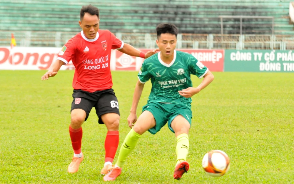 Chiến thắng trước Phù Đổng không thể giúp Long An tiếp tục cuộc đua giành vé thăng hạng V-League. 