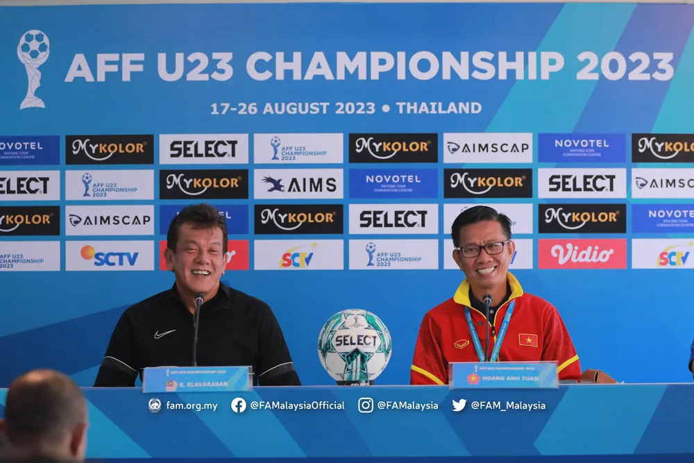 Buổi họp báo trước trận đấu giữa hai HLV của U23 Việt Nam và U23 Malaysia diễn ra vui vẻ, thoải mái. Buổi họp báo trước trận đấu giữa hai HLV của U23 Việt Nam và U23 Malaysia diễn ra vui vẻ, thoải mái.