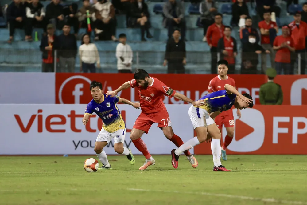 Hà Nội FC đoạt ngôi á quân V-League 2023, trong khi Viettel FC giành huy chương đồng.