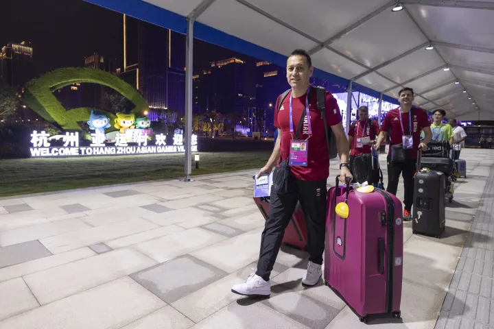 Đoàn thể thao Qatar đặt chân đến làng VĐV ASIAD 19.