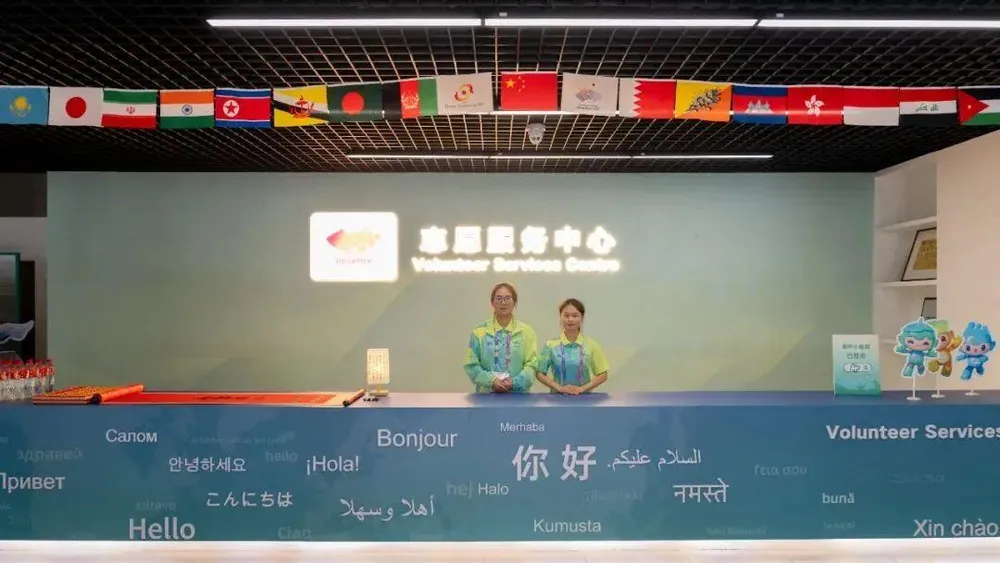 Ở mỗi toà nhà đều có quầy lễ tân để hỗ trợ, cung cấp thông tin cho người ở.