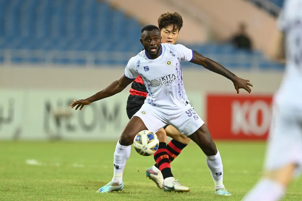 Hà Nội FC sử dụng 6 ngoại binh ở trận ra quân. ẢNH: MINH HOÀNG Hà Nội FC sử dụng 6 ngoại binh ở trận ra quân. ẢNH: MINH HOÀNG