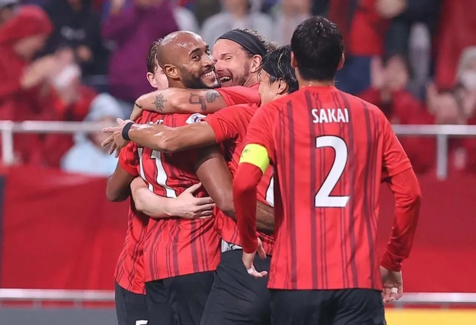 Niềm vui của các cầu thủ Urawa Reds Diamonds. Niềm vui của các cầu thủ Urawa Reds Diamonds.