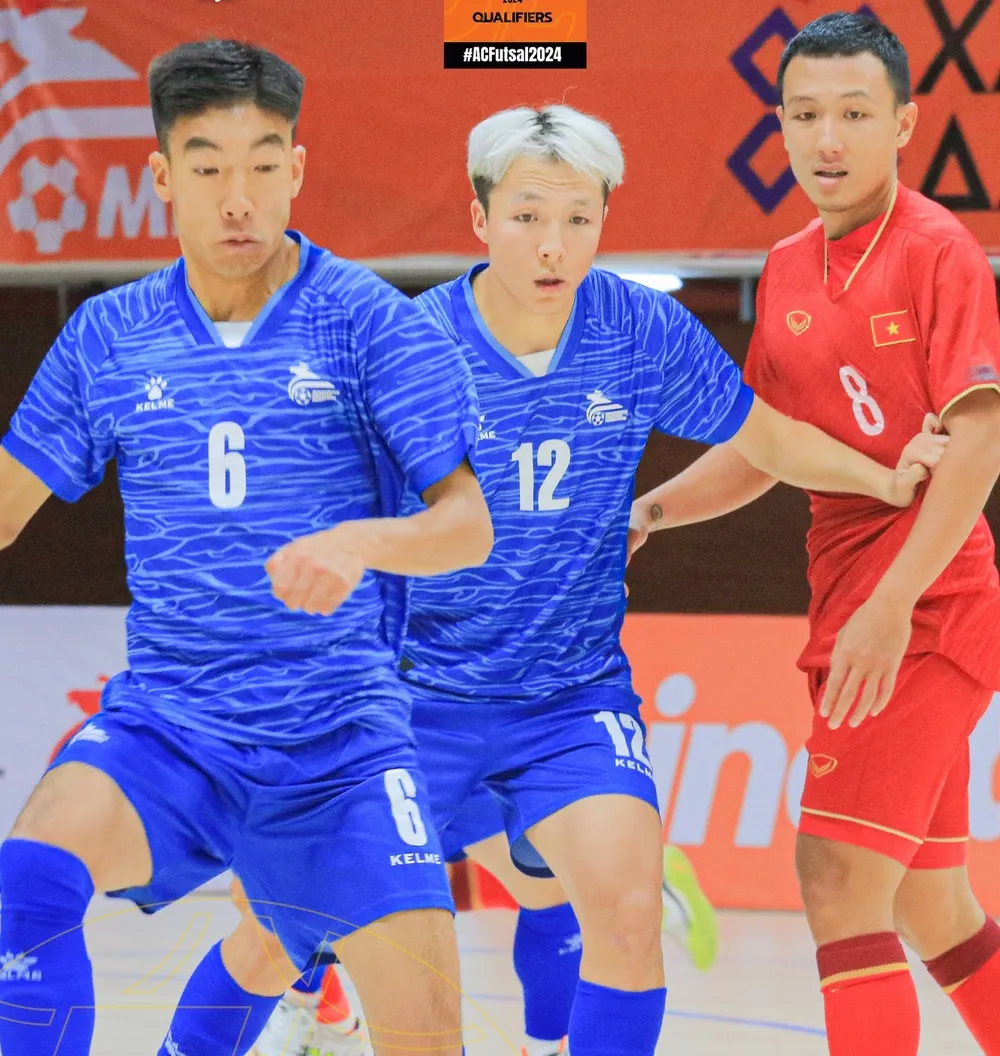 Minh Trí gây ra nhiều khó khăn cho các đồng nghiệp bên phía Mông Cổ. Minh Trí gây ra nhiều khó khăn cho các đồng nghiệp bên phía Mông Cổ.